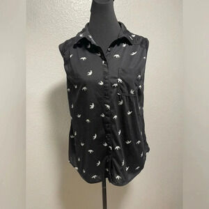 Button down collared sleeveless shirt with elephant print XL